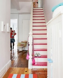 różowe stopnie schodowe